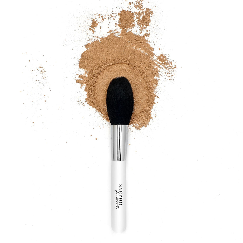 Blush & Powder Brush - Makeup - Sappho New Paradigm - Lifestyle_Hand_Model_Blush_Powder_Brush_With_Powder - The Detox Market | 