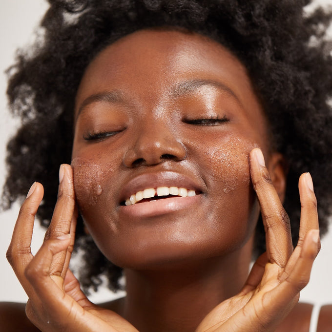 Goop-GOOPGLOW Cloudberry Exfoliating Jelly Cleanser-Skincare-20211201_EDITORIAL_BEAUTY_GOOPGLOW_JELLY_CLEANSER_493-The Detox Market | 