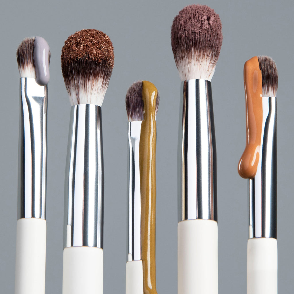 ILIA-Finishing Powder Brush-Makeup-2022_EVERGREEN_BRUSHES-The Detox Market | 