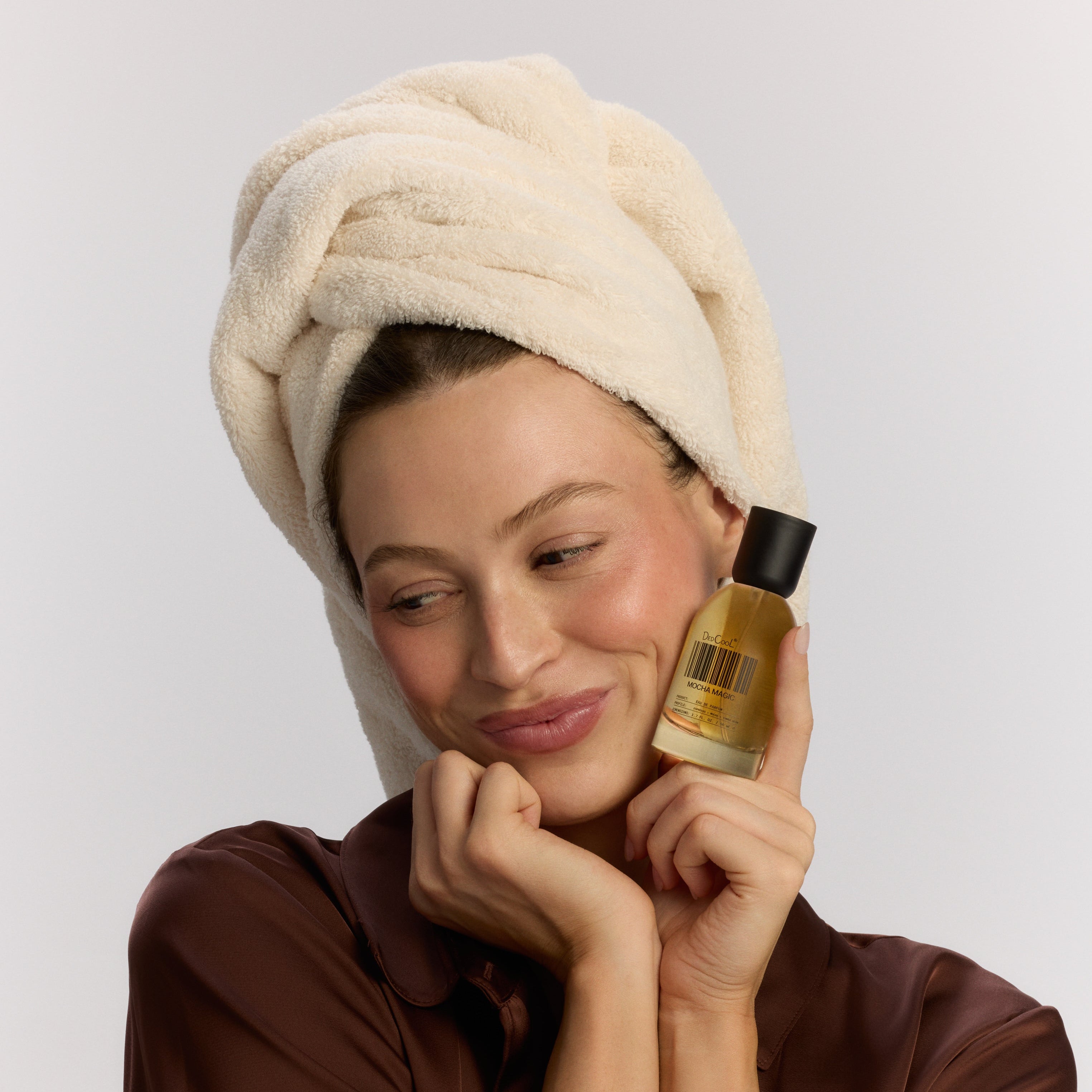 DEDCOOL-Mocha Magic-Fragrance-DEDCOOL_D2_ON_MODEL_4_23_26_DKITZ_9_TOWEL_HEAD_TRAVEL_FULLSIZE_0718-The Detox Market | 