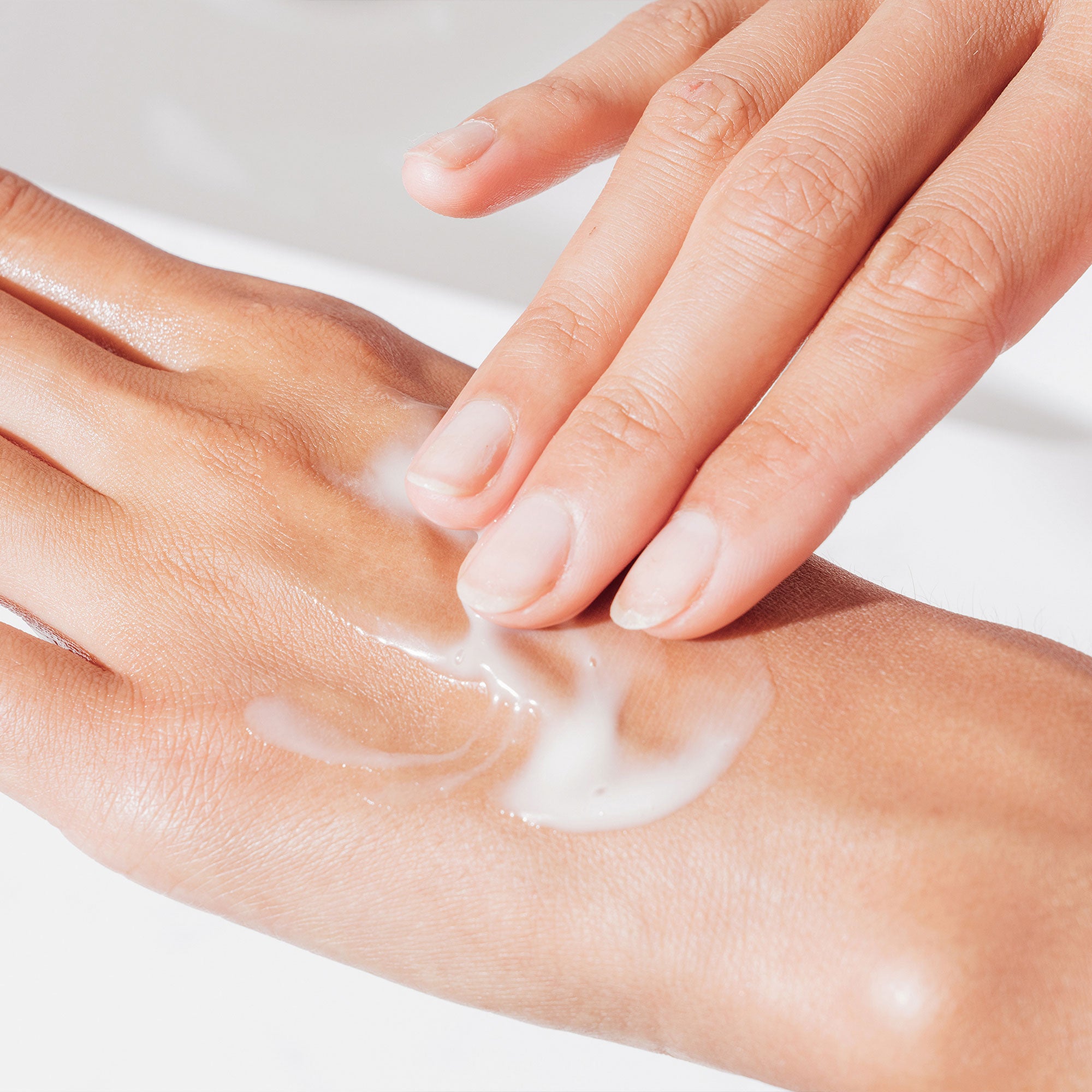 Ursa Major-Fortifying Gel Moisturizer-Skincare-Fortifying-Gel-Moisturizer-05_c7d7d8e5-7927-4e13-a173-697498820466-The Detox Market | 