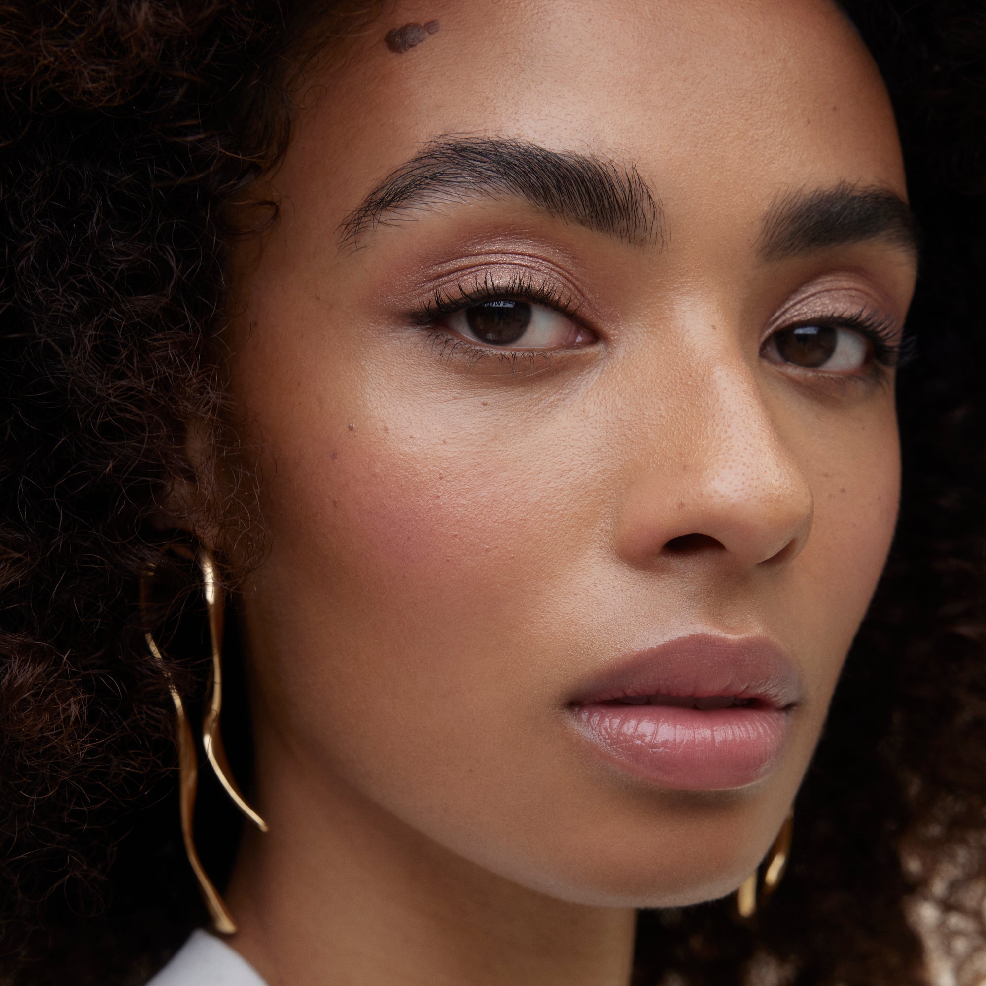 Wonderblush-La Laque Tinted Lip Oil-Makeup-LOOK_1_MANON_LIPS_2059-The Detox Market | Flamant - Soft baby pink
