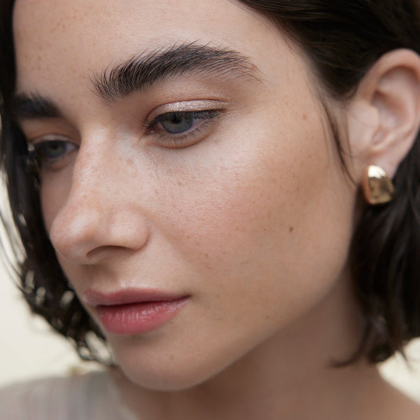 Wonderblush-La Lumière Liquid Eye Shadow-Makeup-LOOK_1_SARA_EYES_LaLumiere_Perle_1989-The Detox Market | Perle - Pearl