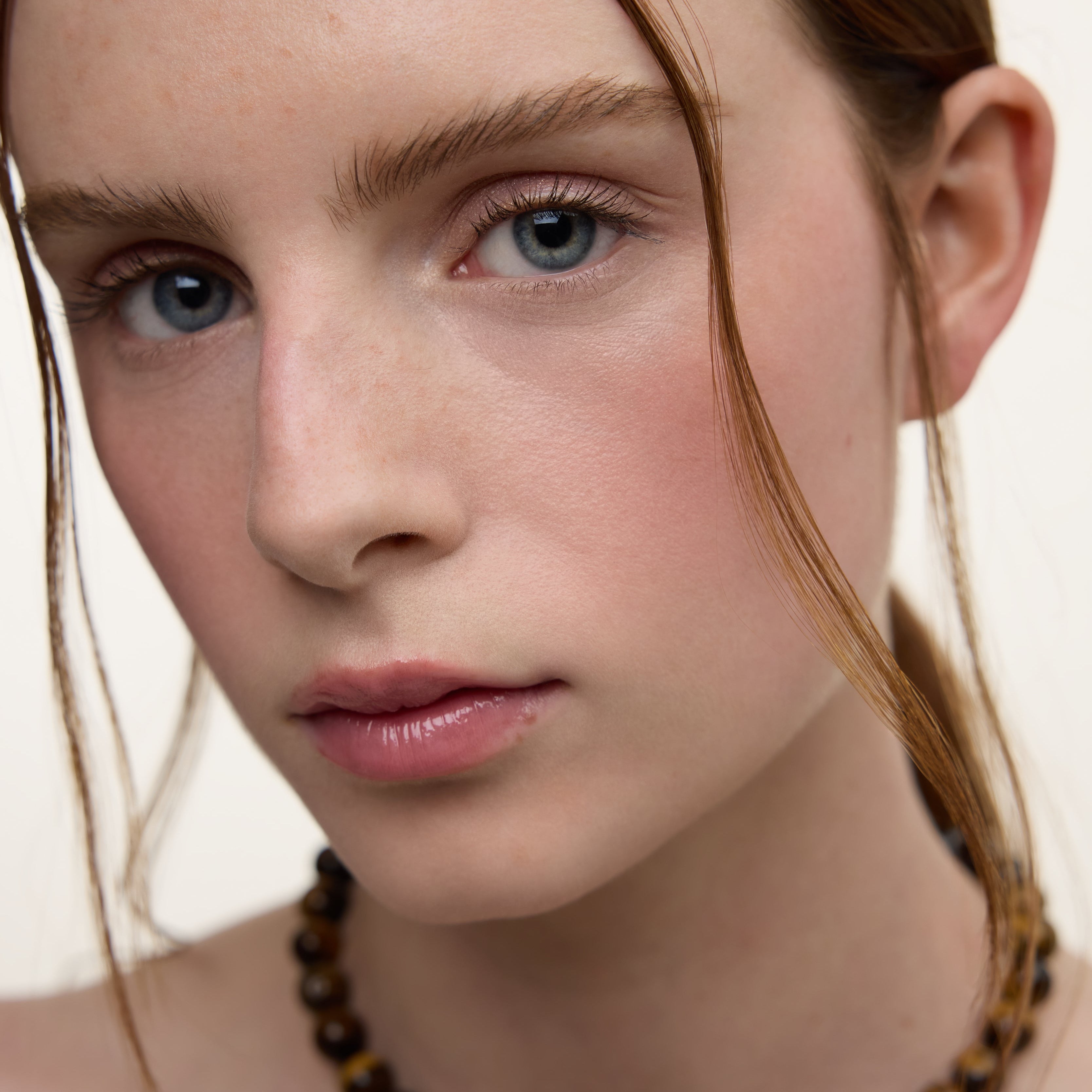 Wonderblush-La Laque Tinted Lip Oil-Makeup-LaLaque-ModelLightSkin-Flamant_1-The Detox Market | Flamant - Soft baby pink
