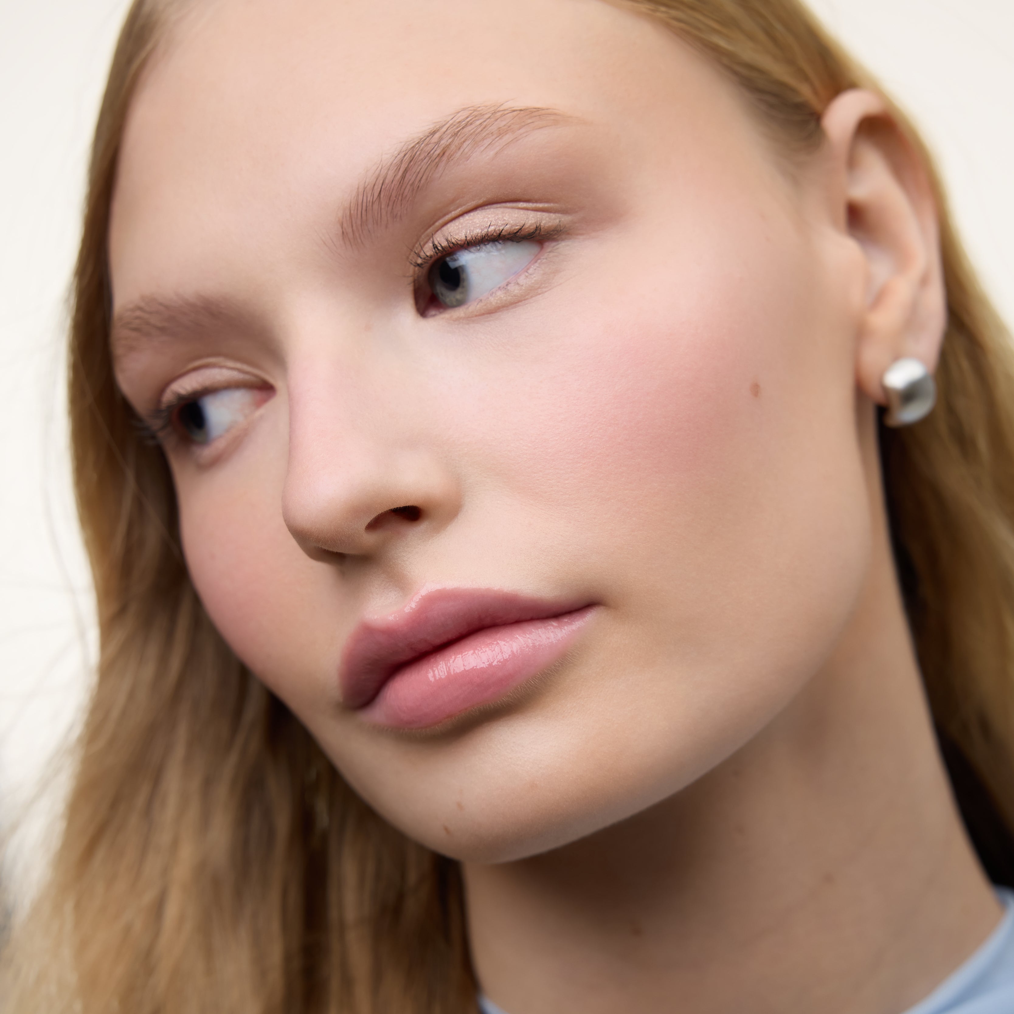 Wonderblush-La Laque Tinted Lip Oil-Makeup-LaLaque-ModelLightSkin-Flamant_2-The Detox Market | Flamant - Soft baby pink