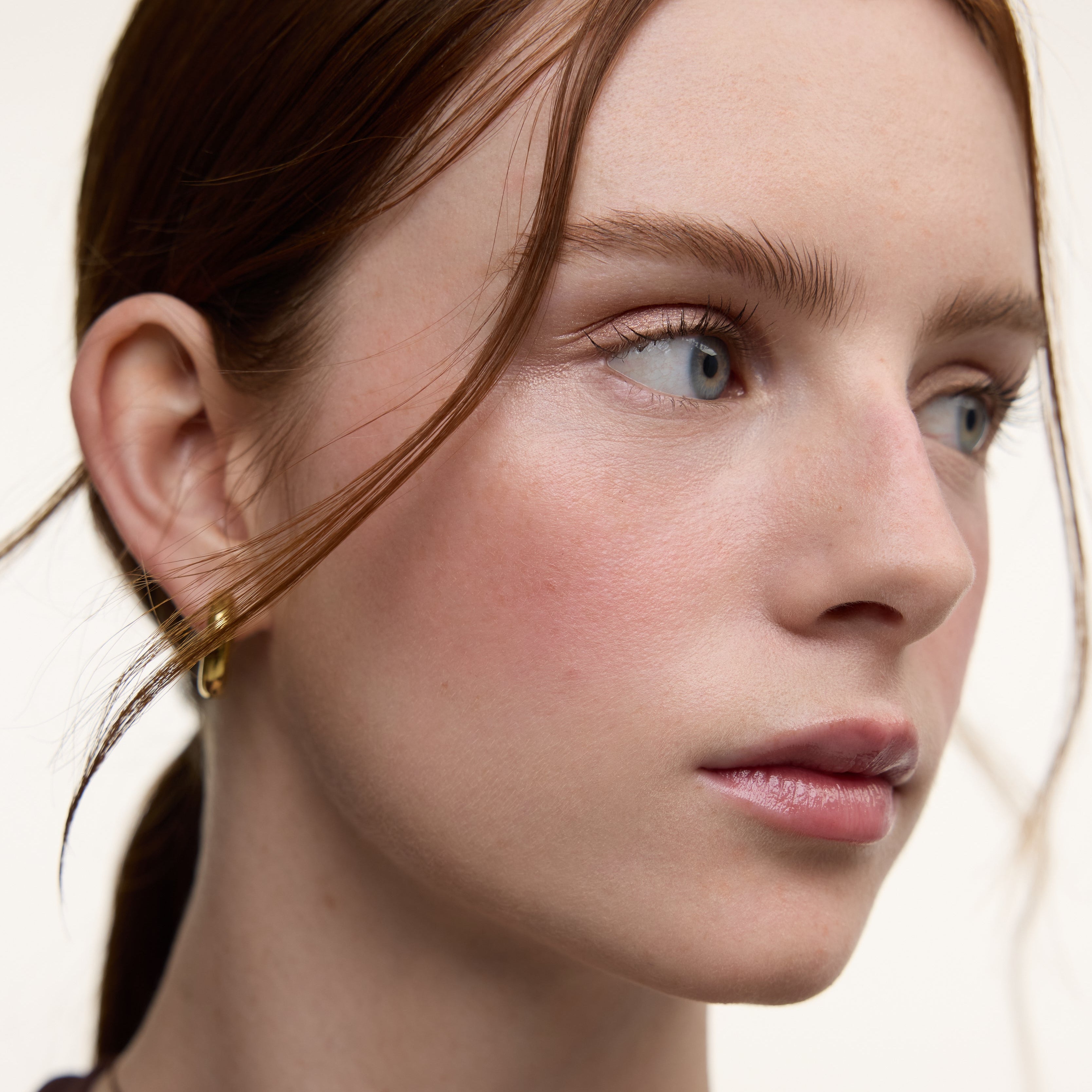 Wonderblush-La Laque Tinted Lip Oil-Makeup-LaLaque-ModelLightSkin-Pulpe_1-The Detox Market | Pulpe - Nude blush