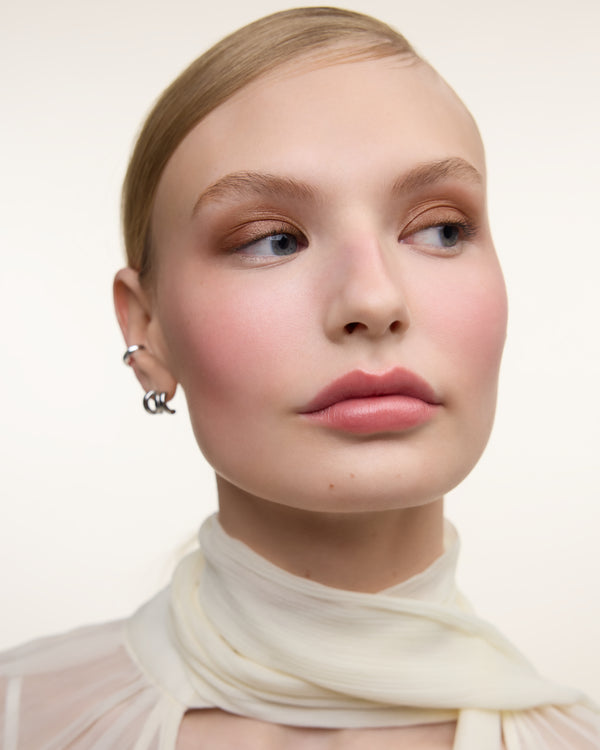Wonderblush-La Lumière Liquid Eye Shadow-Makeup-LaLumiere-ModelLightSkin-Bronze_cff42d47-be18-4286-b9db-91a799160a59-The Detox Market | 