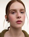 Wonderblush-La Lumière Liquid Eye Shadow-Makeup-LaLumiere-ModelLightSkin-Coquillage-The Detox Market | 