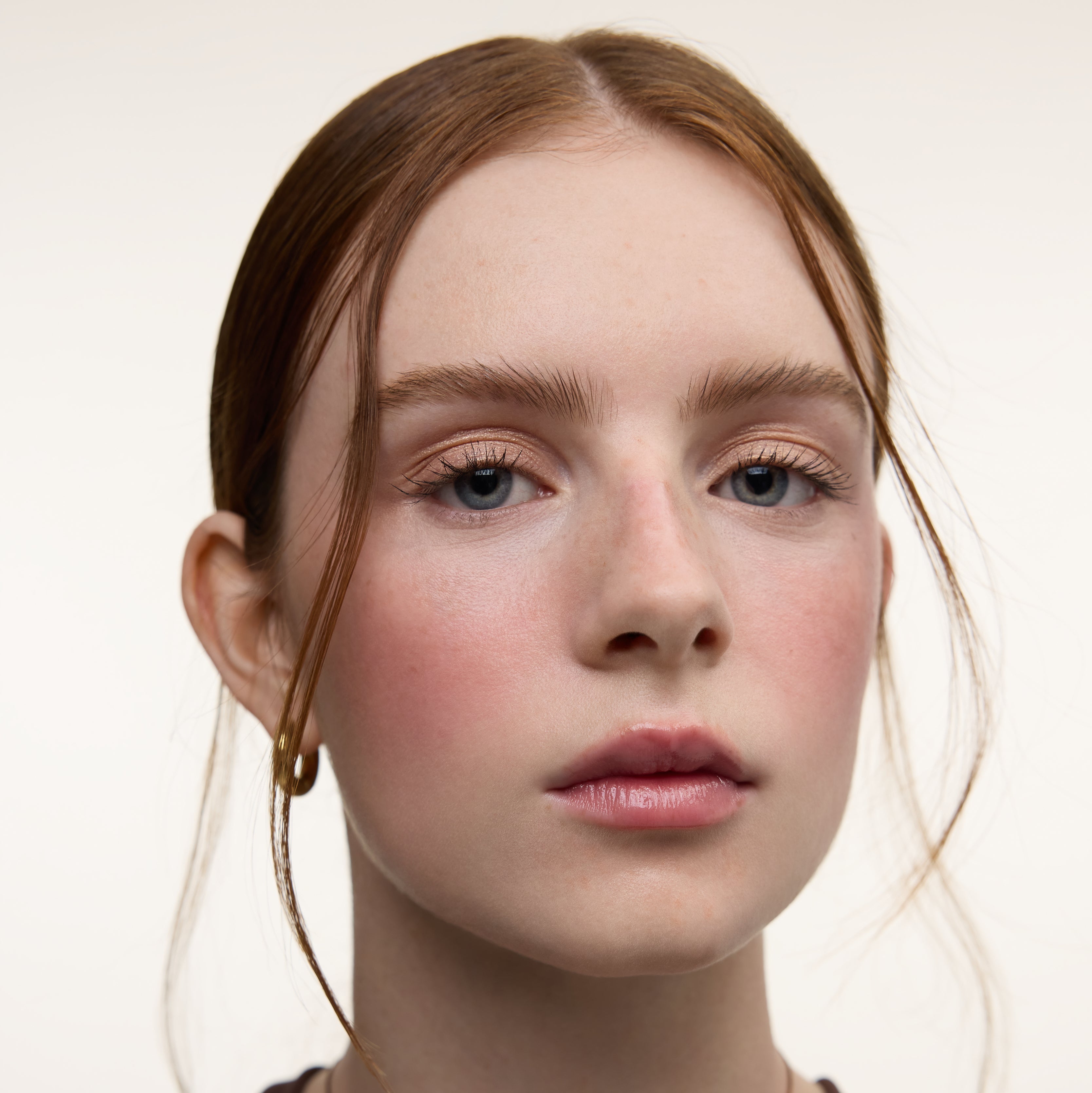Wonderblush-La Lumière Liquid Eye Shadow-Makeup-LaLumiere-ModelLightSkin-Rayon-The Detox Market | Rayon - Gold