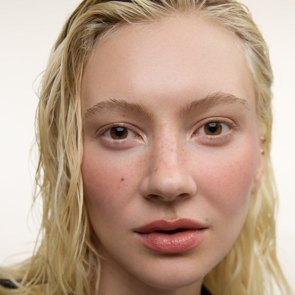 Wonderblush-Le Baume Tinted Lip Balm-Makeup-LeBaume-ModelLightSkin-Peche_f755fc09-9b5a-4e80-8665-c1160bb4e8e5-The Detox Market | 