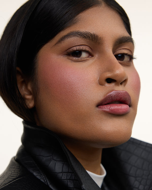 Wonderblush-Le Fard Blush Powder-Makeup-LeFard-ModelDarkSkin-Framboise_0cd5c0c3-ef75-4812-b2c2-f0c541528018-The Detox Market | 