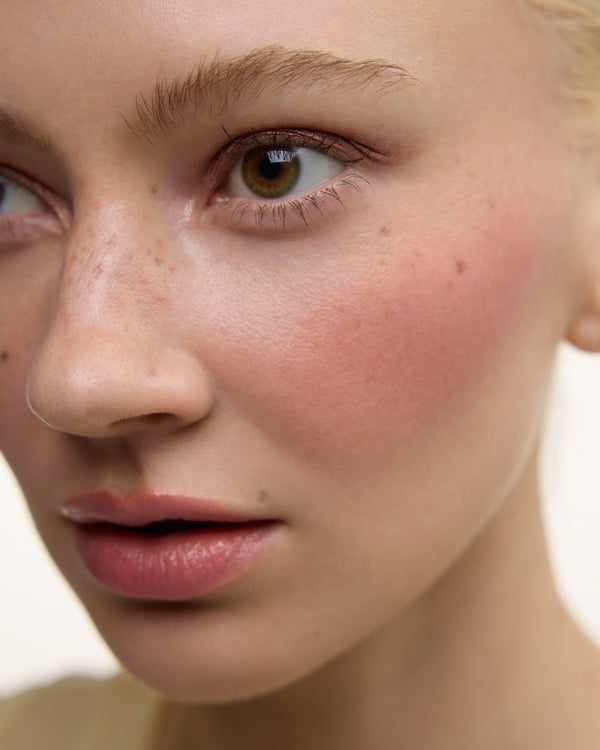 Wonderblush-Le Fondant Cream Blush-Makeup-LeFondant-ModelLightSkin-Cerise_1-The Detox Market | 