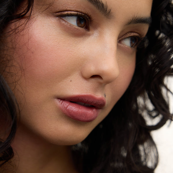 Wonderblush-Le Rouge Lipstick-Makeup-LeRouge-ModelMediumSkin-Clafoutis-The Detox Market | Clafoutis - Dusty berry