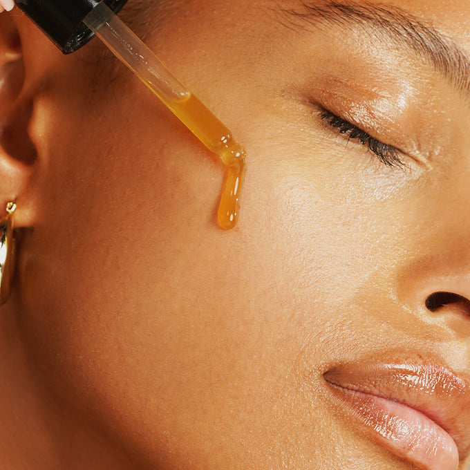 True Botanicals-3 Steps to Glowing Skin-Set-Model_3StepGlowySkinReset_2048x2048_c037851d-52cd-4087-91c4-2a391023e92b-The Detox Market | 