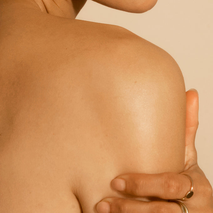 True Botanicals-Pure Radiance Body Butter-Body-Model_BodyButter_2048x2048_ca557c14-ba2d-494c-bf96-6761d89fb20c-The Detox Market | 