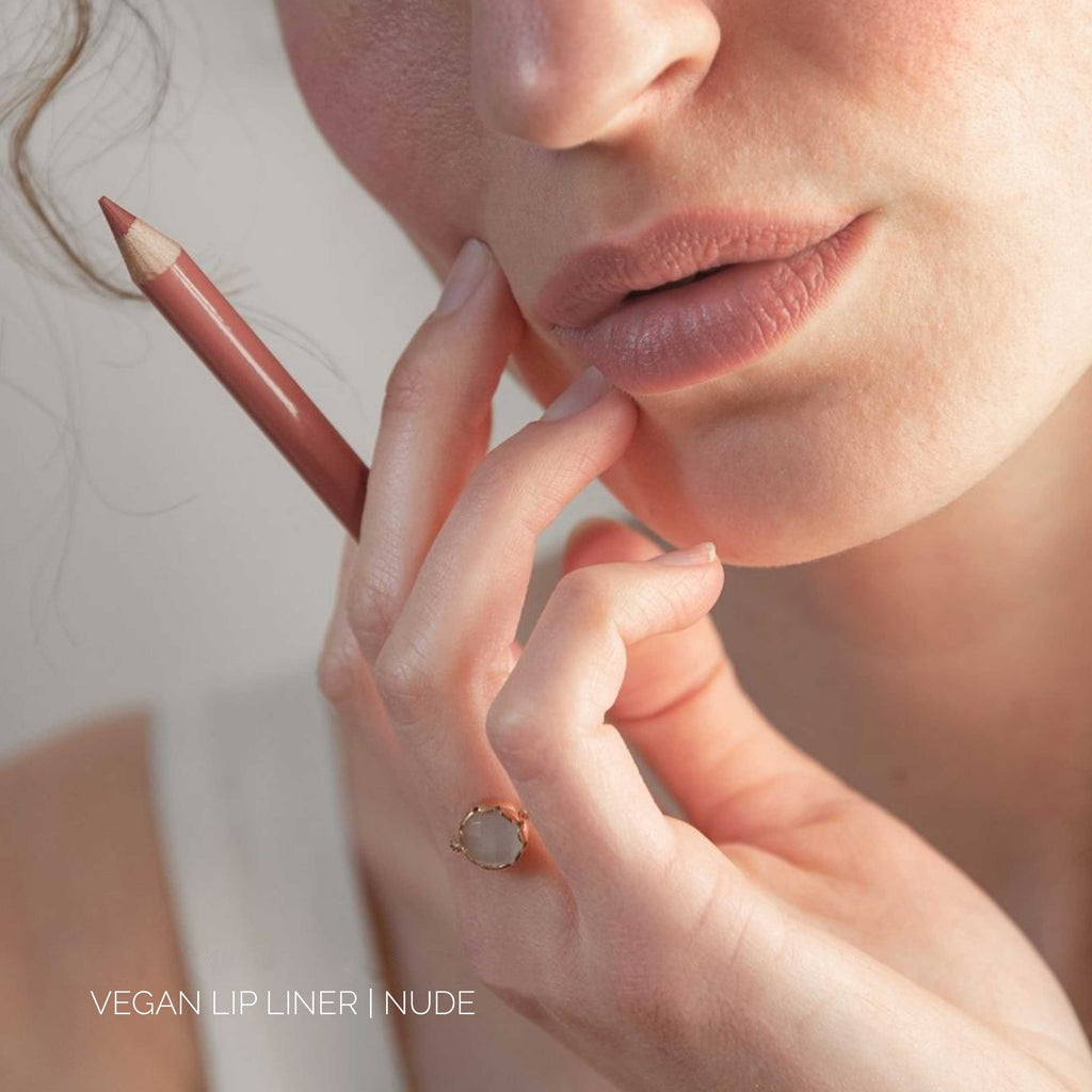 Vegan Lip Liner - Makeup - Fitglow Beauty - Nude_lifestyle_B2B - The Detox Market | Nude