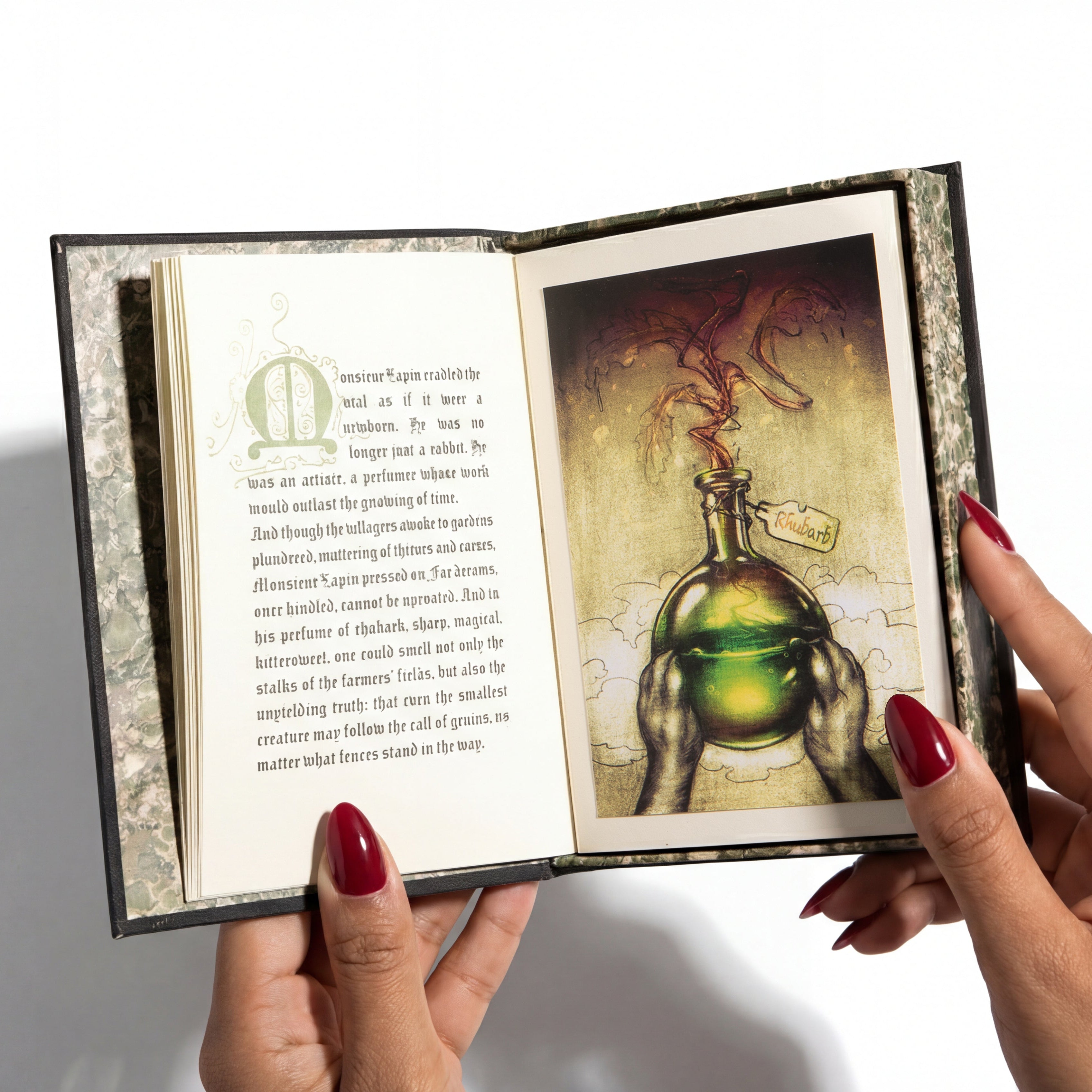 Heretic Parfum-Rhubarb Thief Discovery Set-Fragrance-Rhubarb-DiscoSet-Hands-3-The Detox Market | 