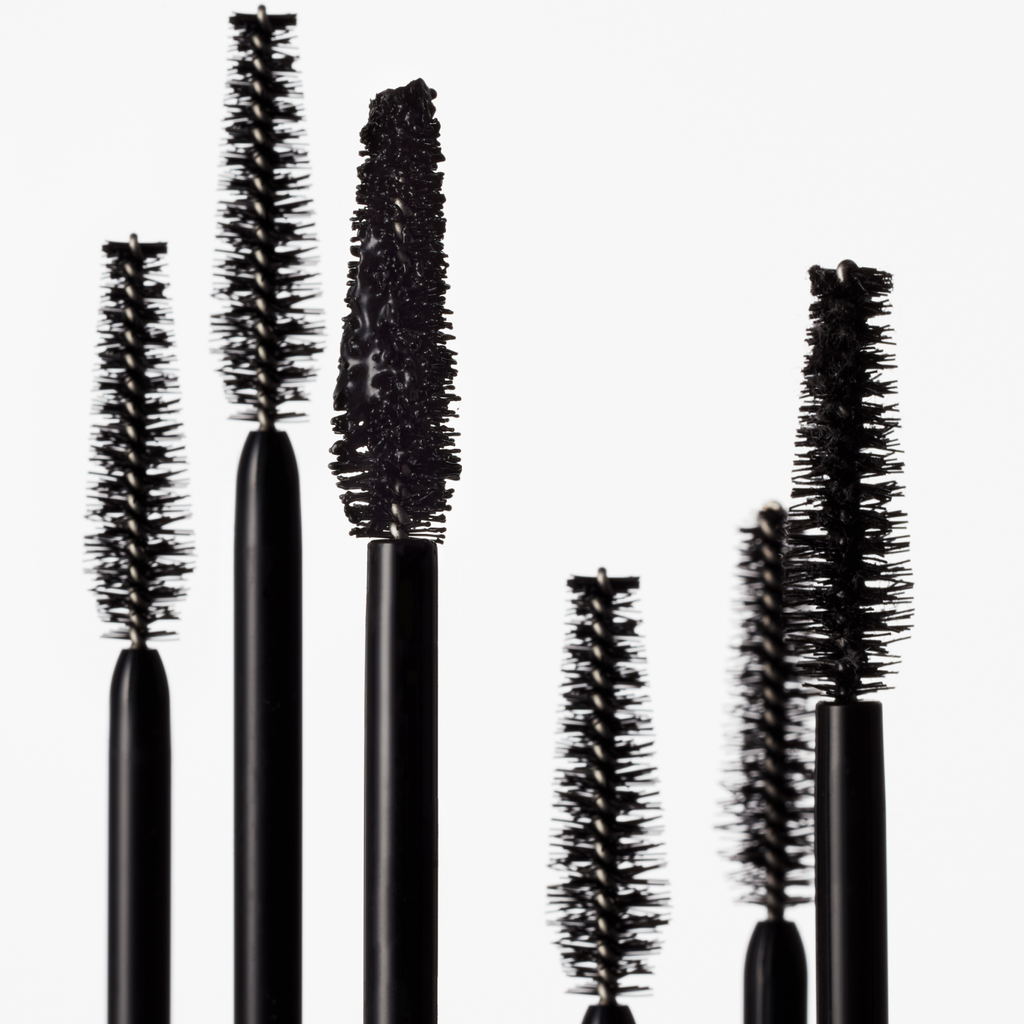 Goop-Featherlash Lifting Serum Mascara-Makeup-featherlashmascara_imgCarousel_lifestyle-The Detox Market | 