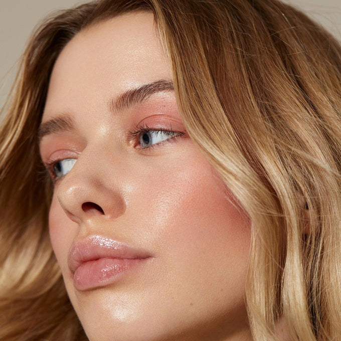 Cream Blush - Makeup - Minori - MINORI_CREAMBLUSH_SCARLET_02_HR - The Detox Market | Scarlet